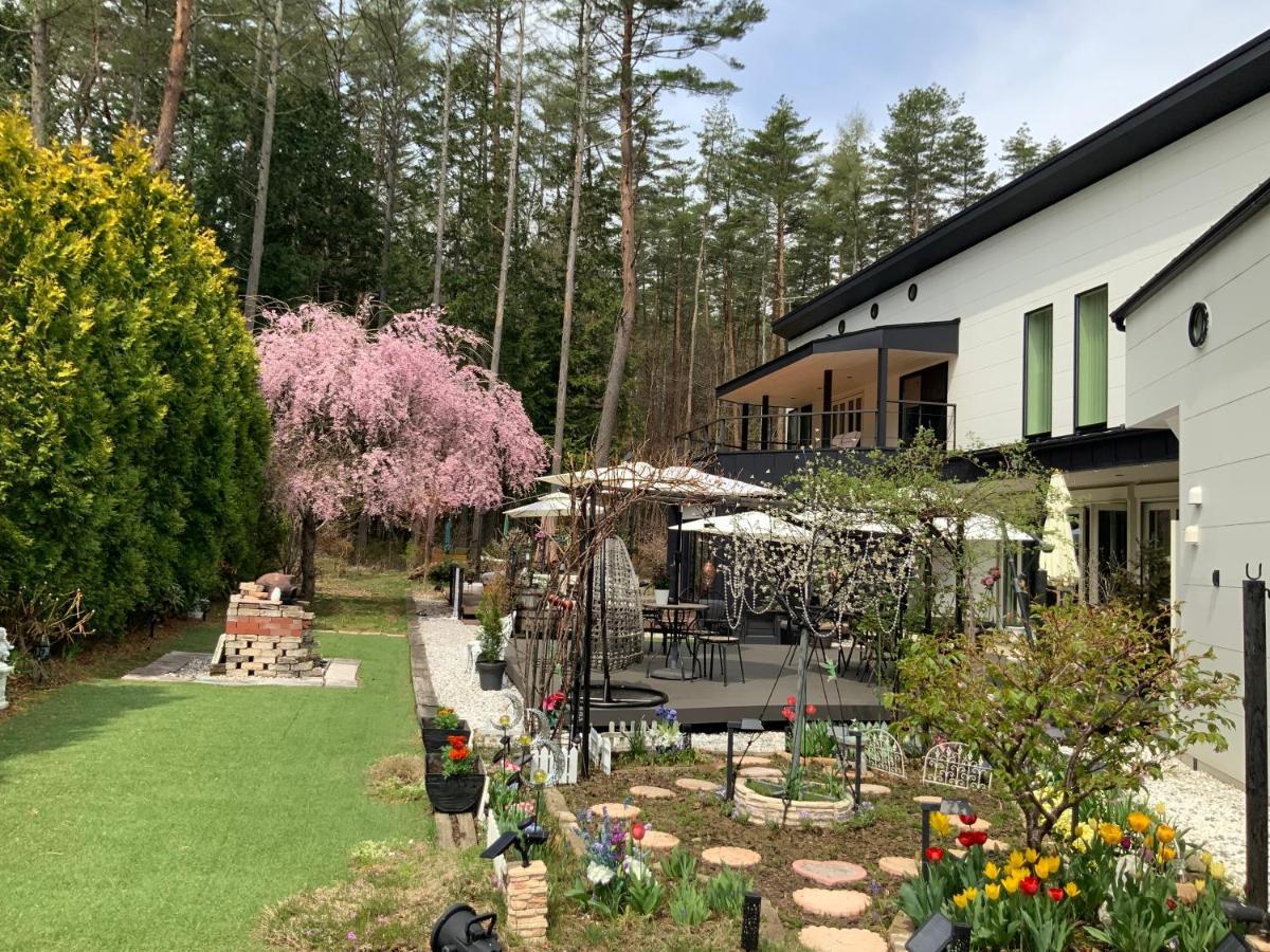 Kakureyado Fujikawaguchiko Bed & Breakfast Exterior photo